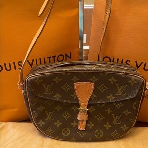 SOLD ❌❌Authentic Louis Vuitton Jeune Fille GM